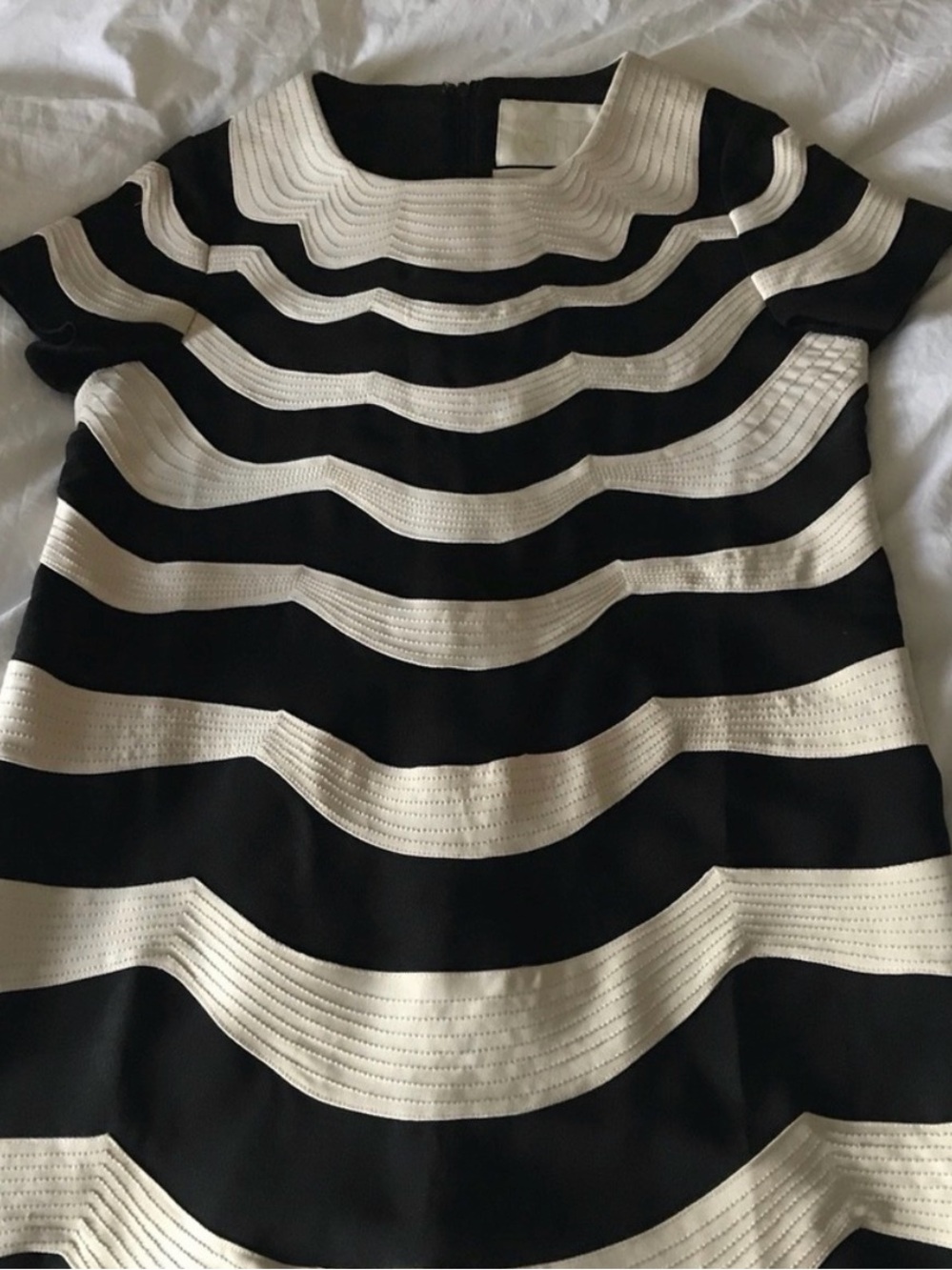 Karta Black and Cream Wave Stripe Short Sleeve Dress - Size Medium